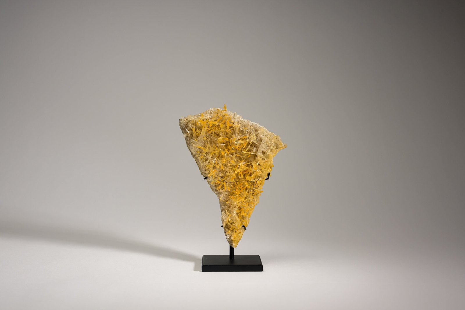 YELLOW NEEDLE QUARTZ | GRANADA | Discover Your Inner Explorer